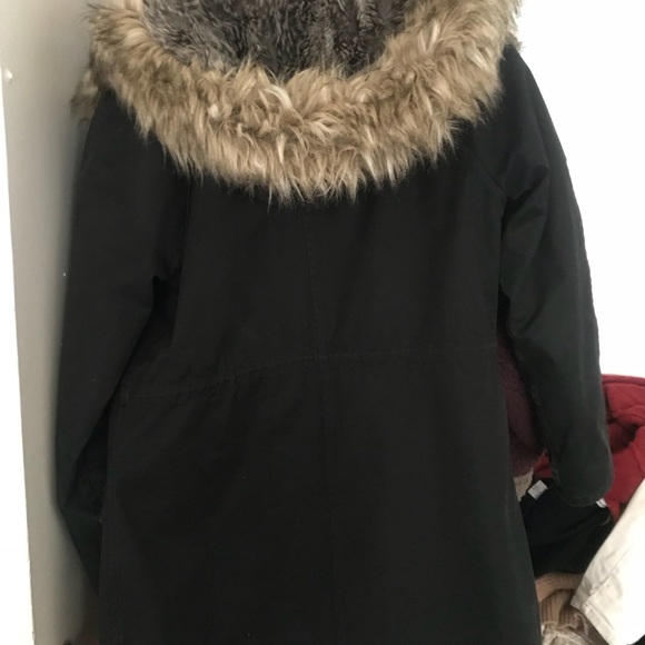 Aritzia parkas ( winter coat ) - Picture 4 of 7